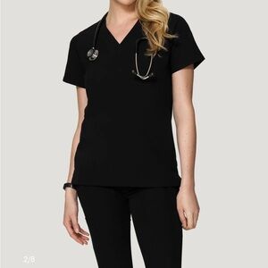 Mandala One-Pocket Scrub Top